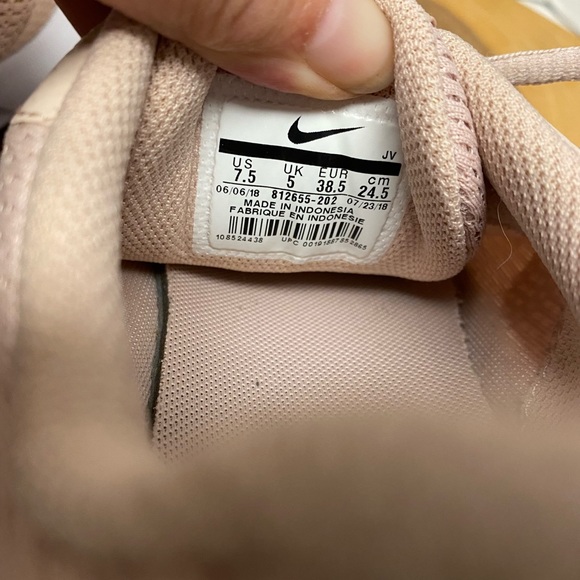 Nike Tanjun 812655 Soft Pink Blush Sneakers - Picture 8 of 11
